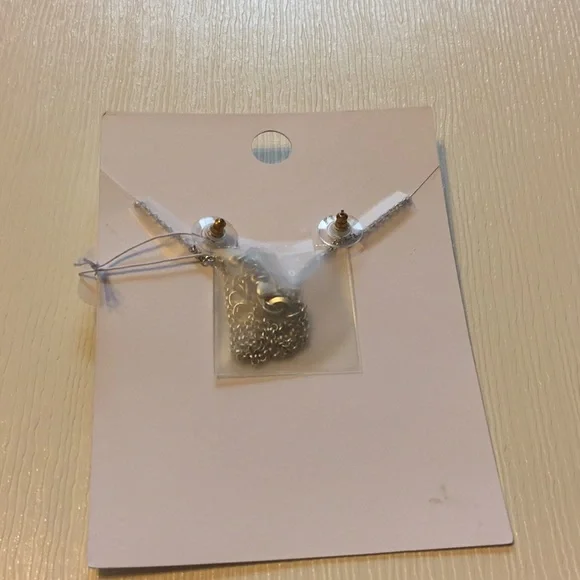 Celebration necklace and stud earring set - Picture 3 of 3